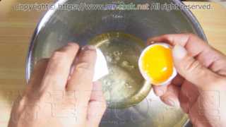 卵白と卵黄を分ける